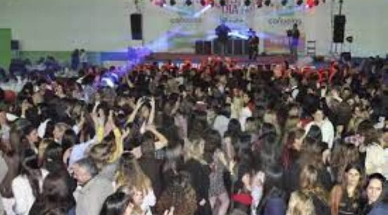 Cañuelas, celebración comunitaria y homenaje a todos los docentes - Cañuelas, celebración comunitaria y homenaje a todos los docentes - Cañuelas, celebración comunitaria y homenaje a todos los docentes