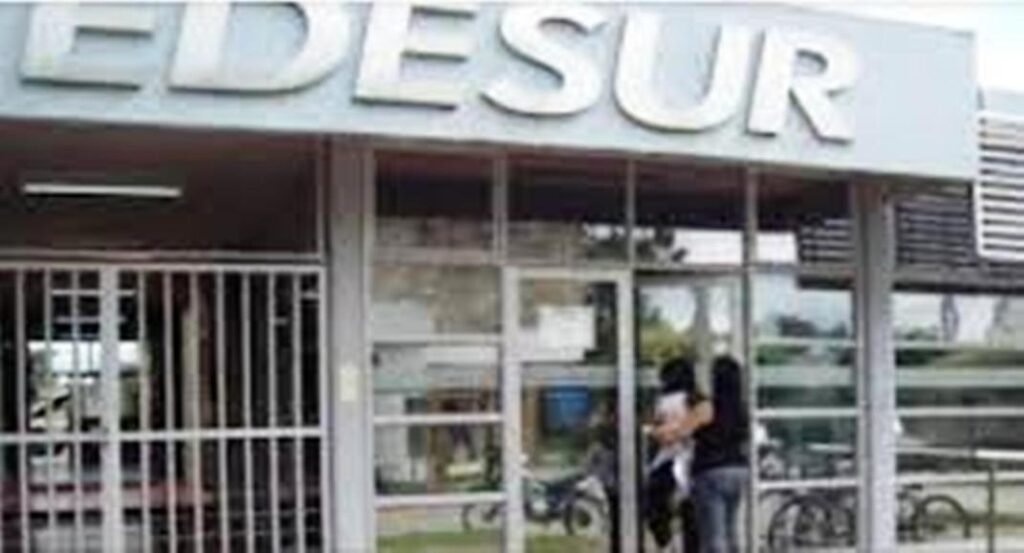 Edesur y sus negocios o kiosco en la vía pública recaudan para los muchachos.