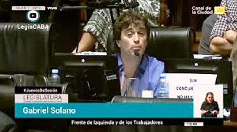 Gabriel Solano denunció a los legisladores porteños.