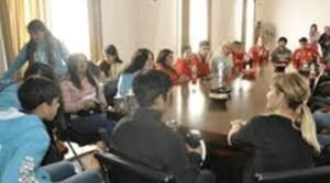 Cañuelas, Marisa Fassi recibió en la Municipalidad a jóvenes de Uribelarrea y Petion.