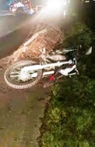 Cañuelas ruta nacional n 205 un rollo de alambre provocó un accidente. 3