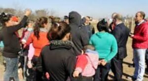 Cañuelas, el intendente municipal arrieta, se acercó en la zona de conflicto con las personas que usurpan en el barrio la unión.