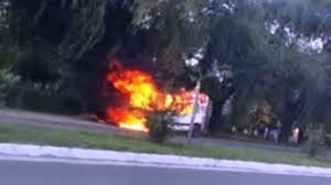 Cañuelas espectacular Incendio de una camioneta en Av. Del Carmen al 2300.