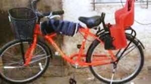 Cañuelas, robaron una bicicleta en av libertad al 1300 atada con cadena a una reja.