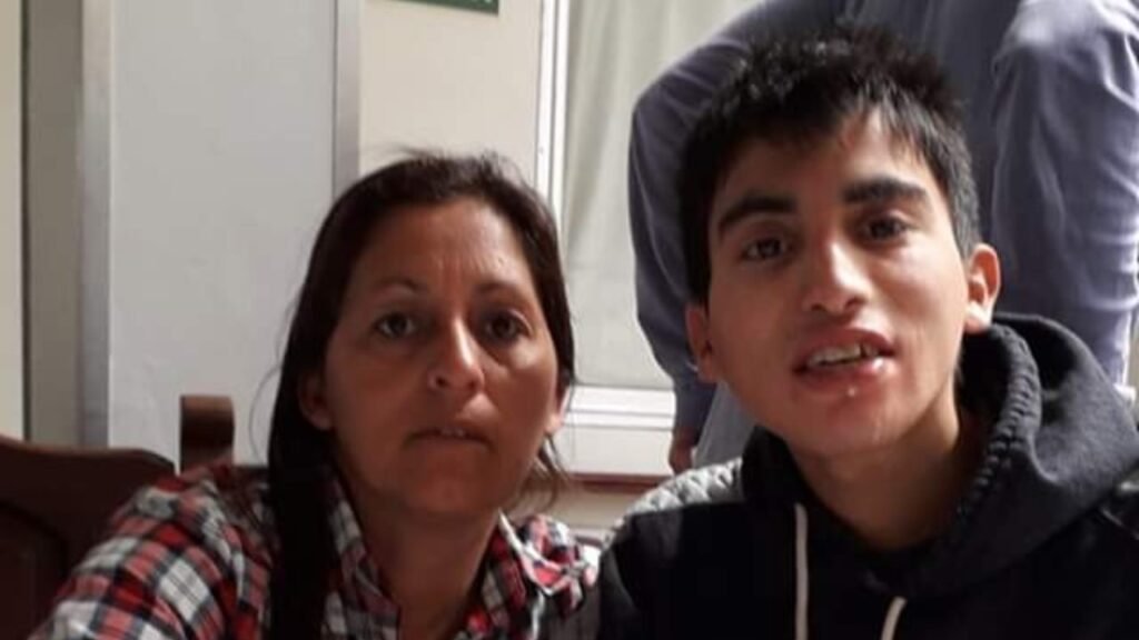 Urgente Cañuelas, Franco atacó a la madre y se escapó de la casa corriendo por calle Salta.