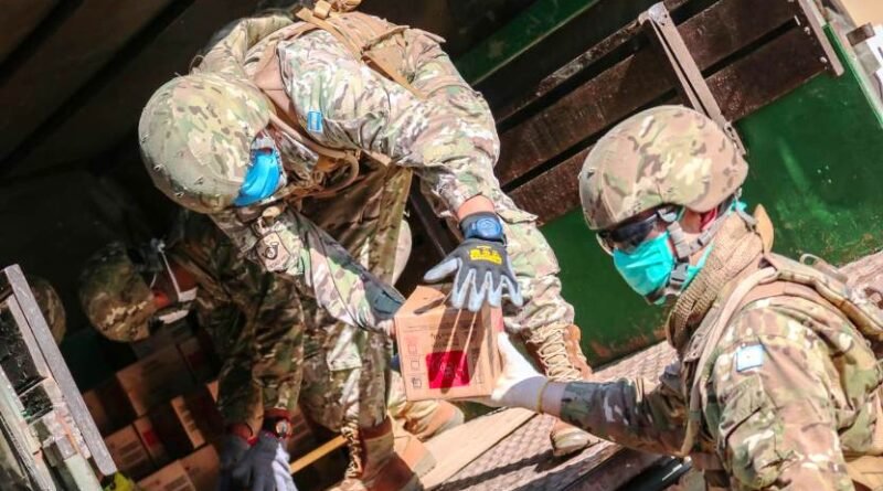 Cañuelas, con colaboración del Ejército, el Municipio distribuye más de 15 mil raciones de alimentos.