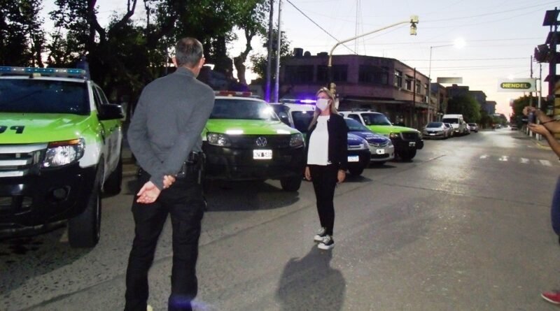 Cañuelas Coronavirus COVID-19 mega operativo de desinfección con la Policía Ecológica y Bomberos de la Provincia de Buenos Aires.