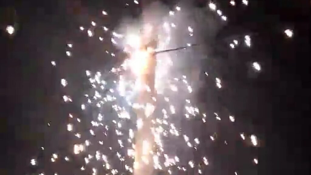 Cañuelas, Edesur urgente cable con energía en la vereda haciendo explosiones  en  barrio la Unión, más de 100 usuarios sin energía eléctrica