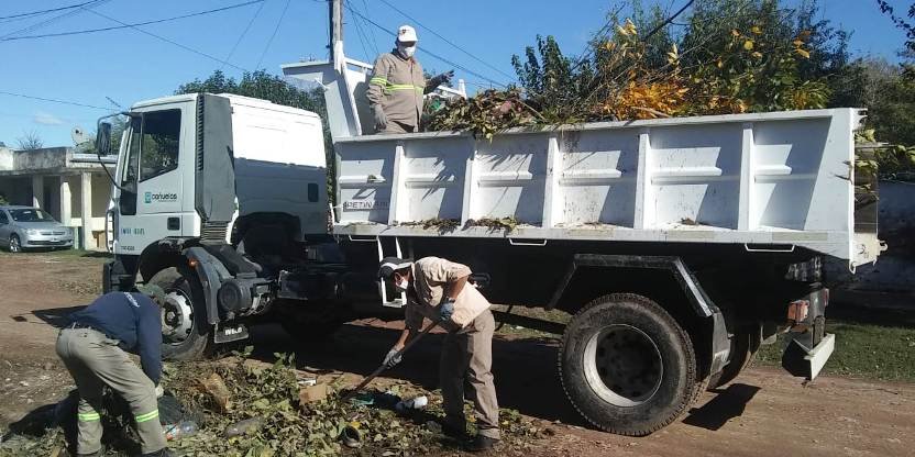 Cañuelas , el Gobierno Municipal continúa con los trabajos reorganizados por la Secretaría de Gobierno y contiguo con Defensa Civil, Cooperativas, personal de Tránsito y agentes municipales.