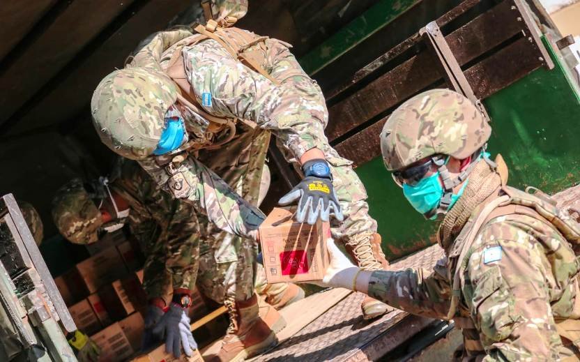 Cañuelas, con colaboración del Ejército, el Municipio distribuye más de 15 mil raciones de alimentos.