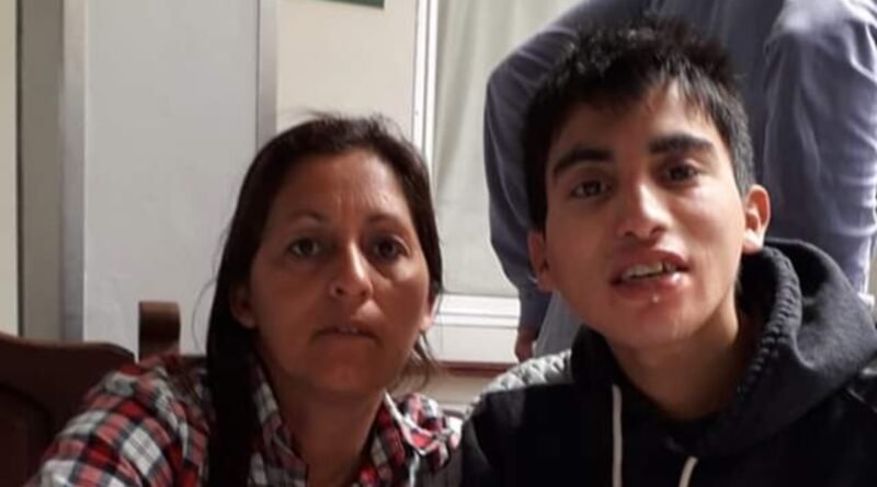 Urgente Cañuelas, Franco atacó a la madre y se escapó de la casa corriendo por calle Salta.