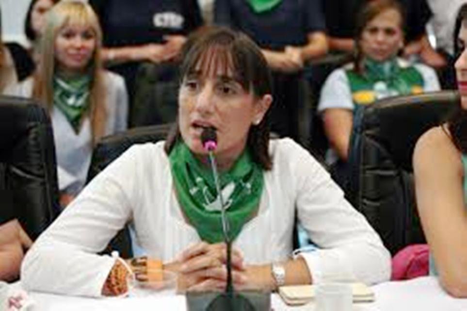 Frente de Izquierda:  en secreto entre FdT y JxC. Exigimos que se trate el aumento y ampliación de la Beca Progresar que presentamos La diputada del PO-FIT, Romina Del Plá, denunció.