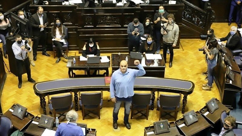 La Legislatura  de la Provincia de B.s As. Asumió Claudio Dellecarbonara en la Cámara de Diputados bonaerense