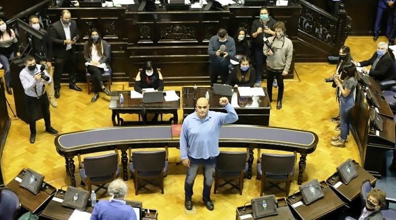 La Legislatura de la Provincia de B.s As. Asumió Claudio Dellecarbonara en la Cámara de Diputados bonaerense