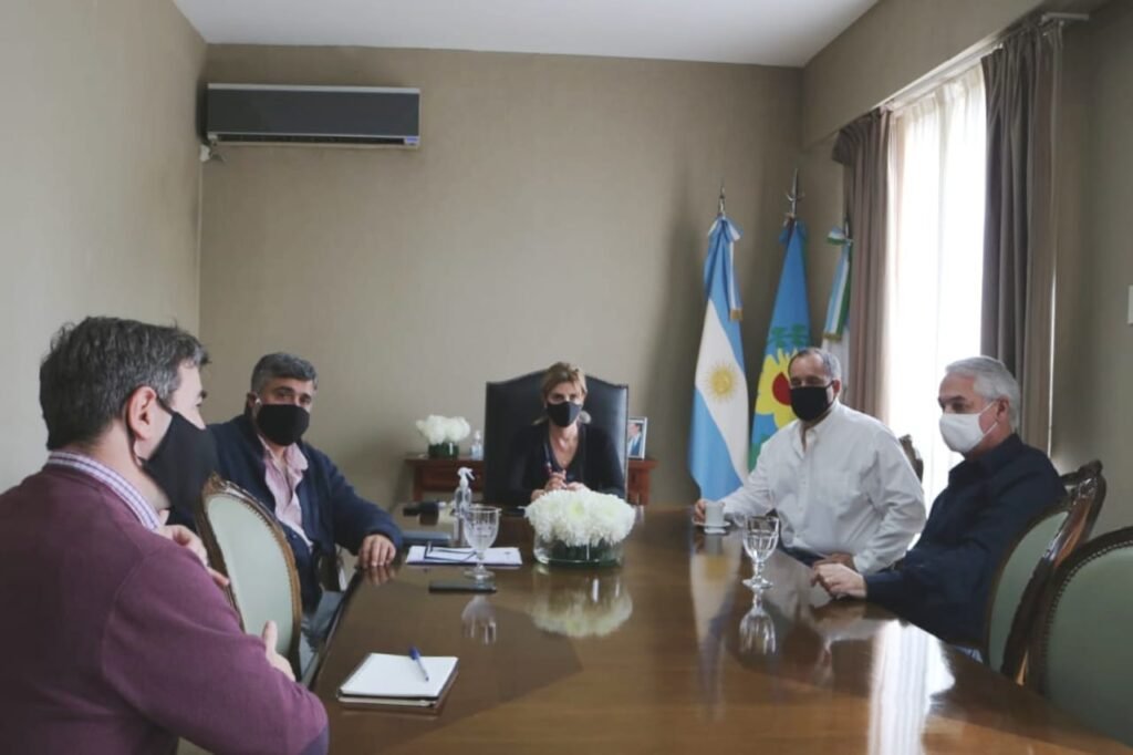 Cañuelas, encuentro con autoridades del Club de Campo La Martona, con la Municipalidad.
