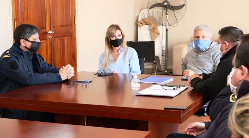 Cañuelas  Fassi, en un encuentro con la cúpula de Seguridad local.