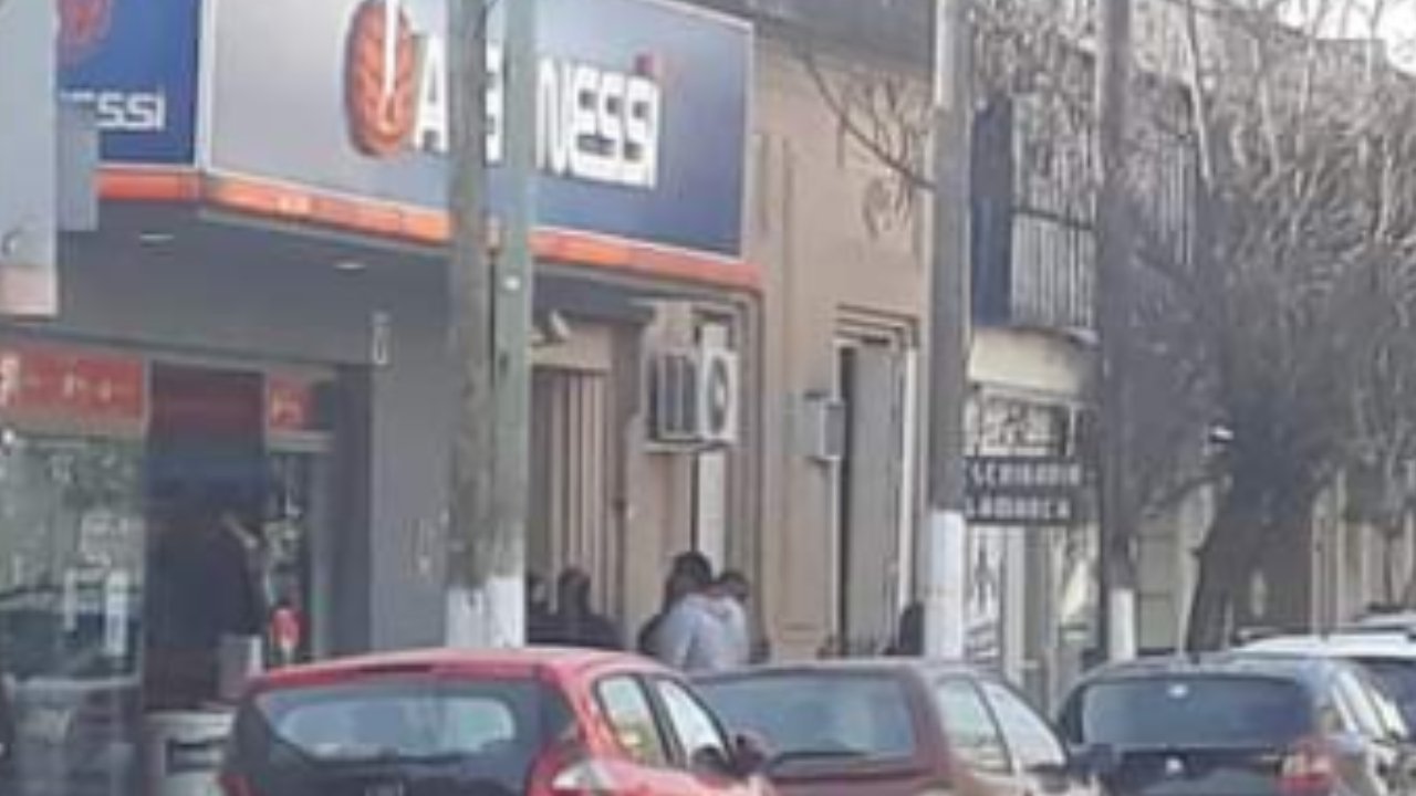 Cañuelas Centro, toma de rehenes frente a la Comisaría - Cañuelas Noticias