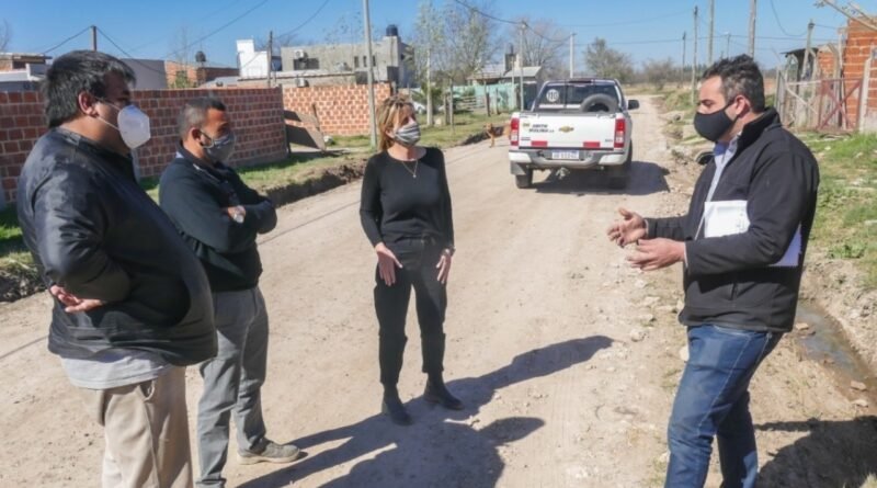 Cañuelas, La intendenta Marisa Fassi recorrió obras de mejoras en barrios.