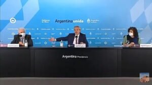 El presidente Alberto Fernández y el ministro de Salud, Ginés González García" anuncio de la vacuna del COVID-19.