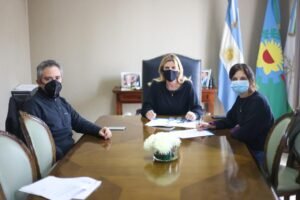 Cañuelas: andrés larroque y laura alonso fueron recibidos por la intendenta marisa fassi.