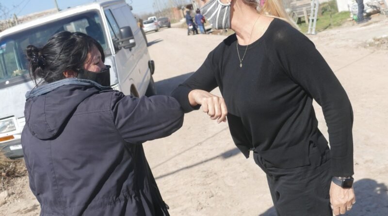 Cañuelas, La intendenta Marisa Fassi recorrió obras de mejoras en barrios.- 