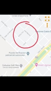 Cañuelas fútbol en el barrio libertad, el móvil policial fue interceptado a metros  por una persona que se cayó de su moto.