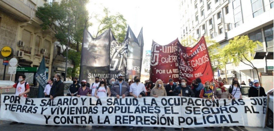 El sindicalismo combativo rechazó en Plaza de Mayo el pacto UIA-CGT-Gobierno