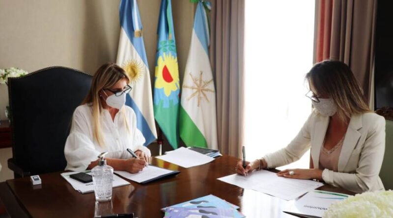 Cañuelas: La Sra. Intendenta Municipal de Cañuelas, Marisa Fassi recibió a la Titular de AYSA Sra. Malena Galmarini.
