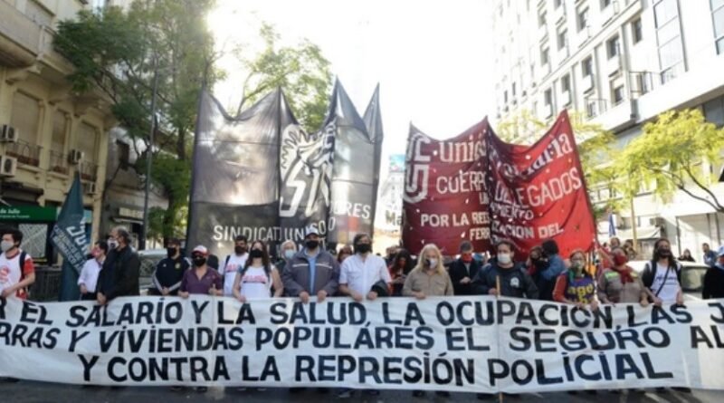 El sindicalismo combativo rechazó en Plaza de Mayo el pacto UIA-CGT-Gobierno