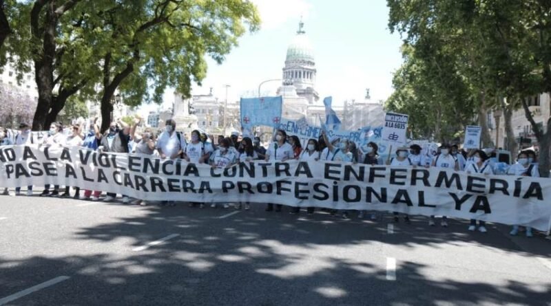 CABA Enfermeras -Todo el país va a ver la Enfermería acampando en la 9 de Julio por la falta de respuestas”