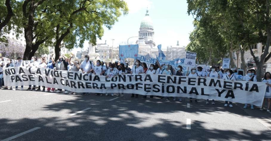 CABA Enfermeras -Todo el país va a ver la Enfermería acampando en la 9 de Julio por la falta de respuestas”
