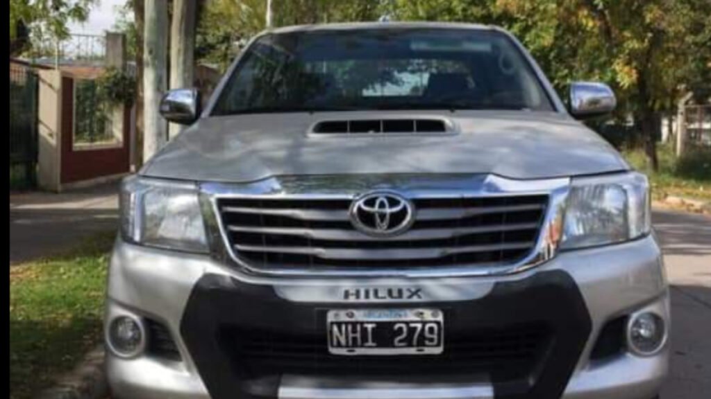 Cañuelas centro - se robaron una Toyota Hilux en la puerta de su casa.