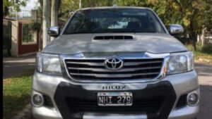 Cañuelas centro - se robaron una Toyota Hilux en la puerta de su casa.