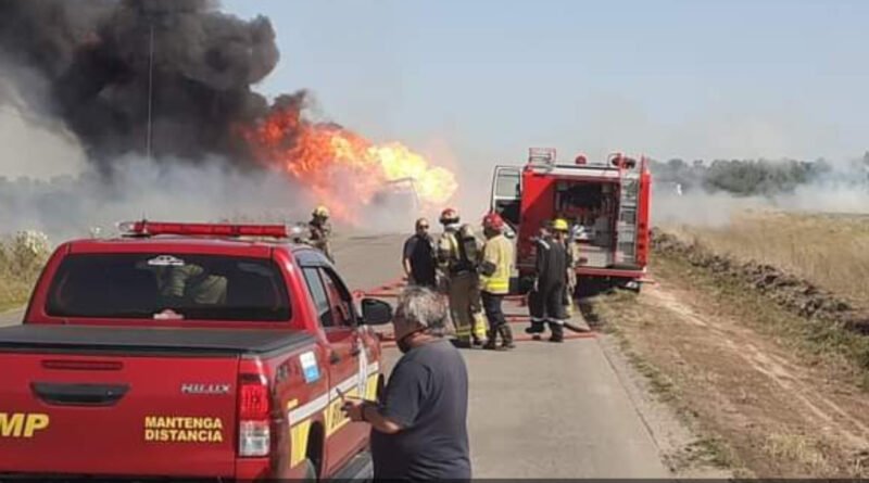 Las Heras – Camión con Garrafas  en Ruta provincial 6  Km 106 se incendio y las garrafas vuelan a 100 metros
