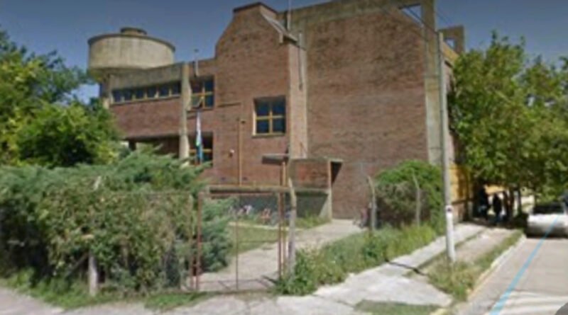 Cañuelas, Escuela Estrada llamaron a los alumnos a las 7:30,  "los dejaron a fuera"