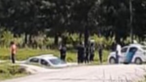 Cañuelas patrullero policial nuevo termino dentro de la zanja.