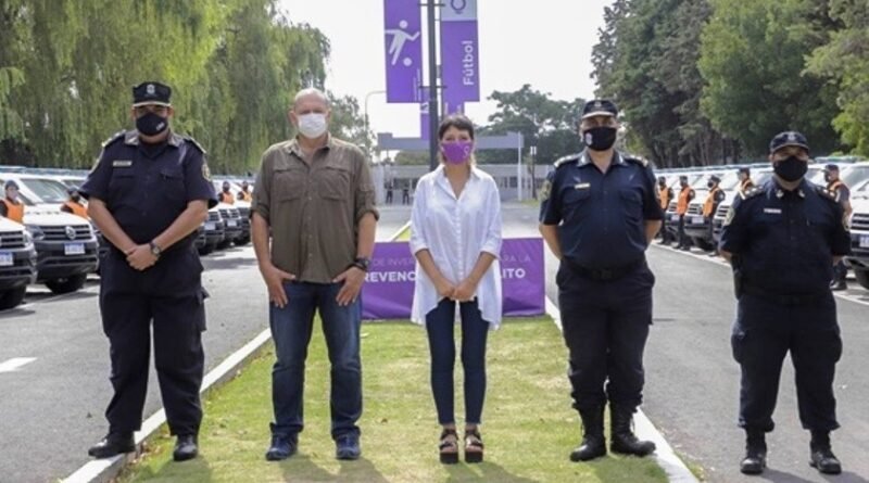 El  Ministerio de Seguridad de la Prov. Bs As. Entrega Móviles para la Policía Bonaerense  en Quilmes