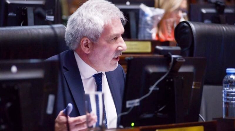 Larreta - agradeció a los docentes pero recortó 1900 millones de pesos en infraestructura escolar