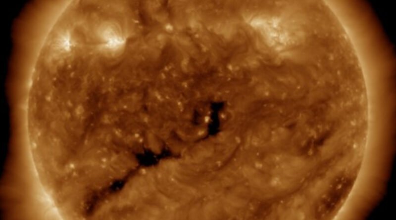 Alerta Geofísica, tormenta espacial un agujero coronal está frente a la tierra.