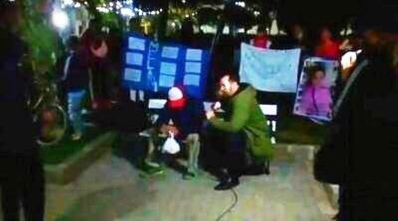 Cañuelas – un abusador de menores fue descubierto en la plaza San Martin sentado a metros del móvil de TV.