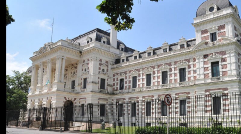 La Plata – El gobierno bonaerense no descarta mayores restricciones