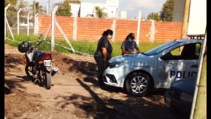 Cañuelas –  espectacular persecución Policial  a una mujer en moto, con toda la documentación.