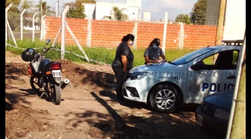 Cañuelas –  espectacular persecución Policial  a una mujer en moto, con toda la documentación.