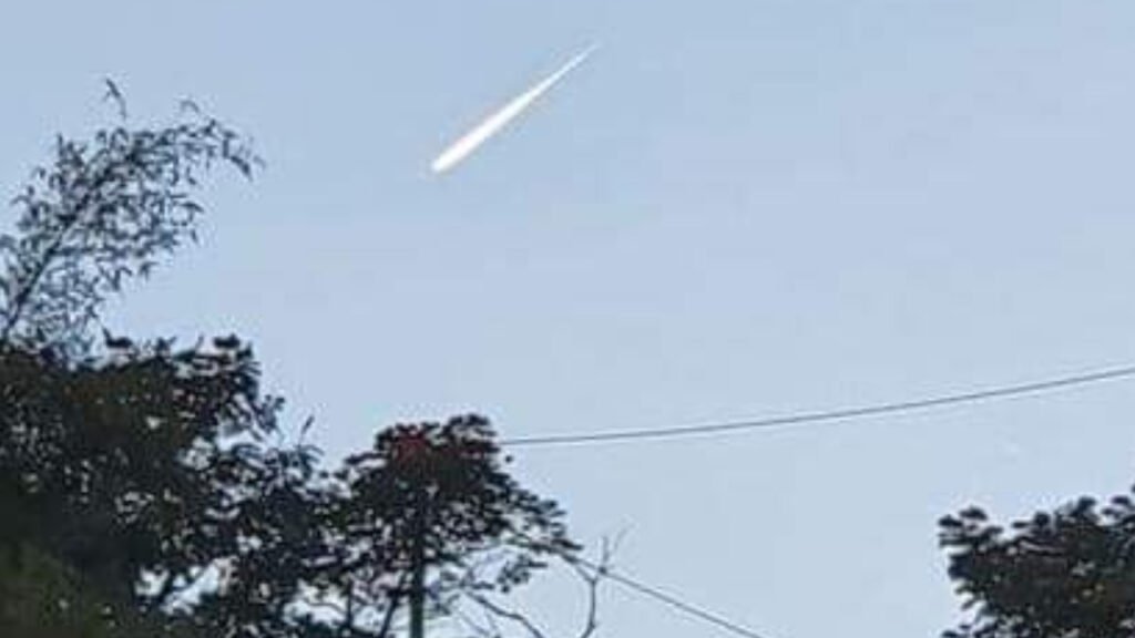 Rosario – Meteorito o bólido incandescente ¡¡una bola de fuego iluminó el cielo!! en plena tarde