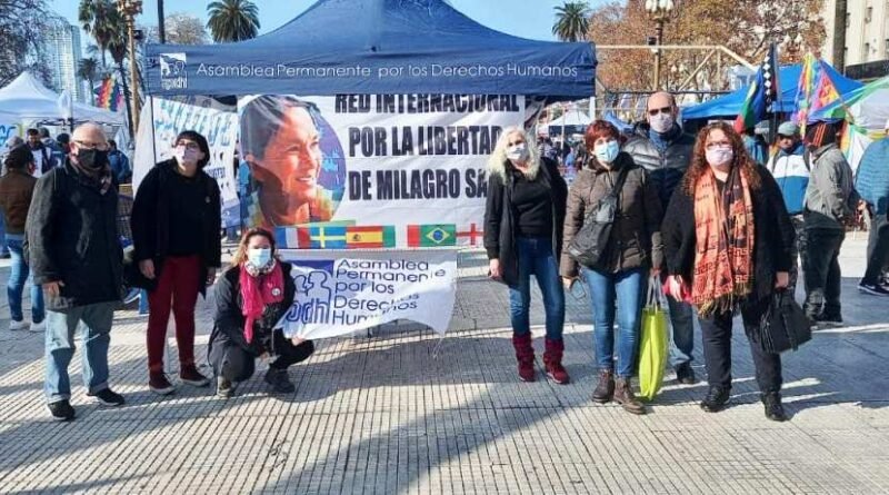 La APDH forma parte de los cuatro días de acampe por la libertad de Milagro Sala y hoy la copresidenta de la APDH M.E. Naddeo diserta en los paneles de debate