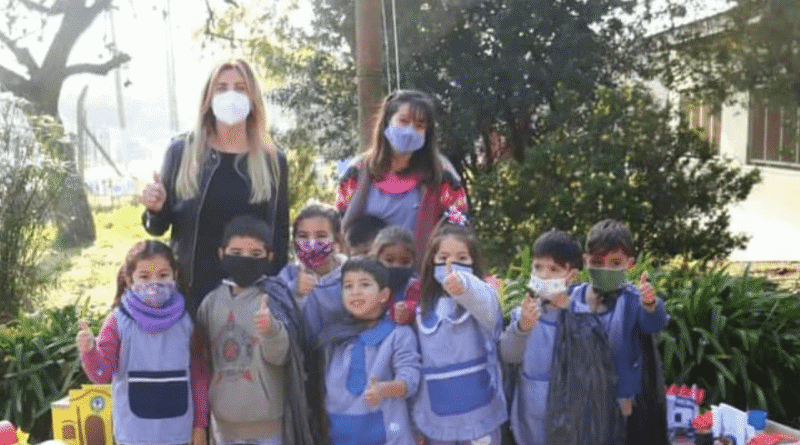 Cañuelas – La Intendenta Municipal  Fassi participó del acto del Independencia en el Jardín de Infantes N° 909