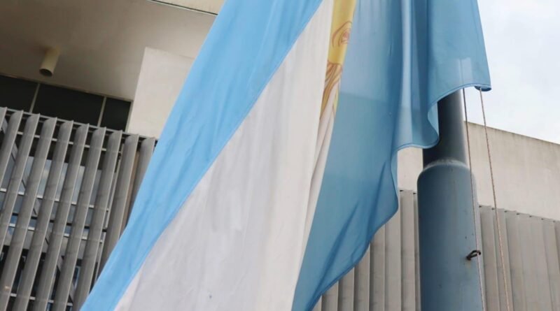 Cañuelas – La independencia se celebró con un acto en el Hospital Néstor Kirchner.
