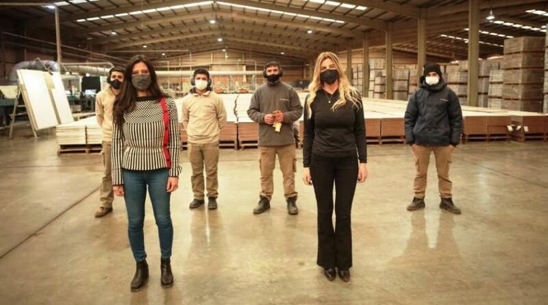 Cañuelas – Fassi visitó la empresa “Cerámica Cañuelas” junto a la secretaria de Comercio Interior.