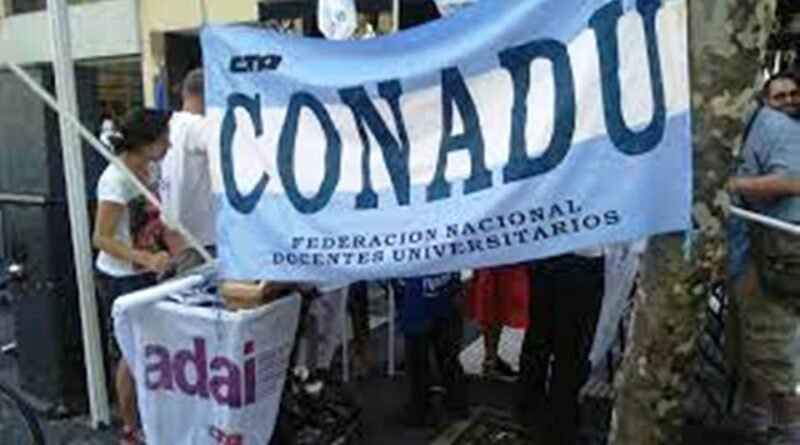 CONADU – EL Gobierno sigue sin convocar a la paritaria salarial.