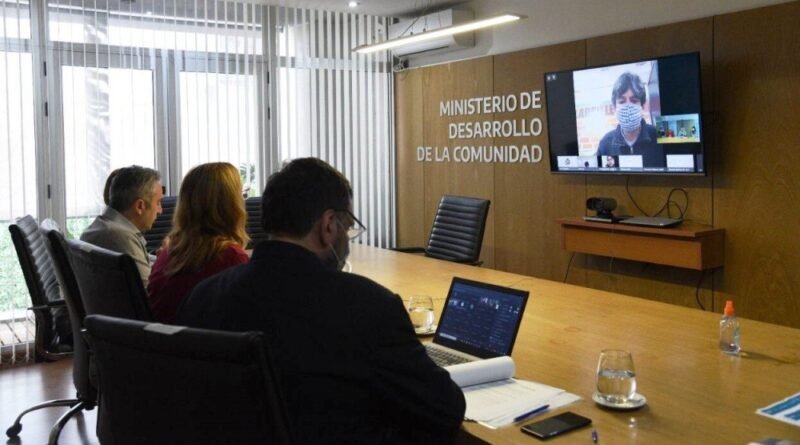  El Ministro de Desarrollo de la Comunidad –  Andrés Larroque  Reunión plenaria de COPRETI y firma de acta acuerdo con el Ministerio de Trabajo